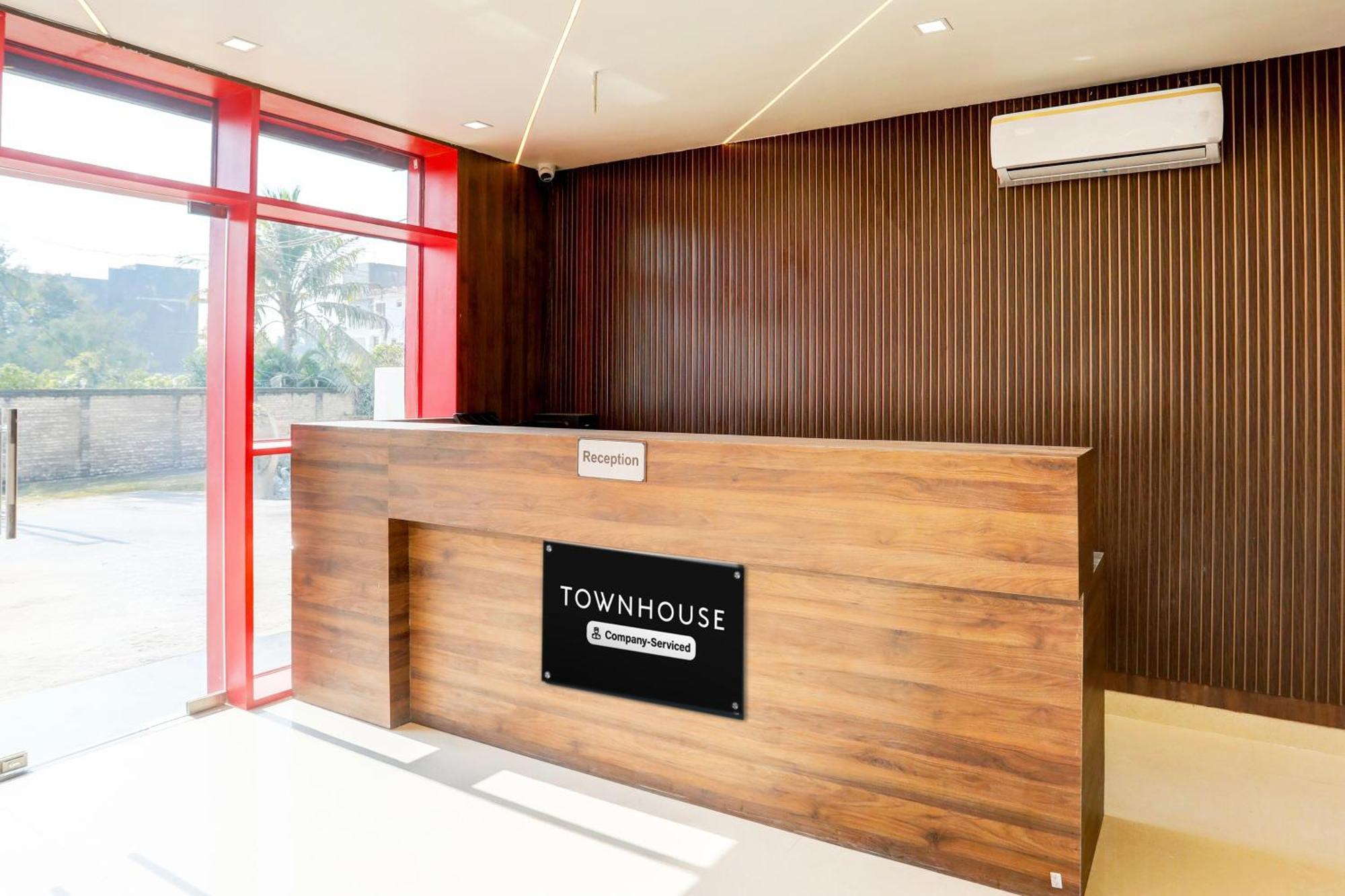 Hotel Super Townhouse Balua Road Pahadiya Varanasi Esterno foto
