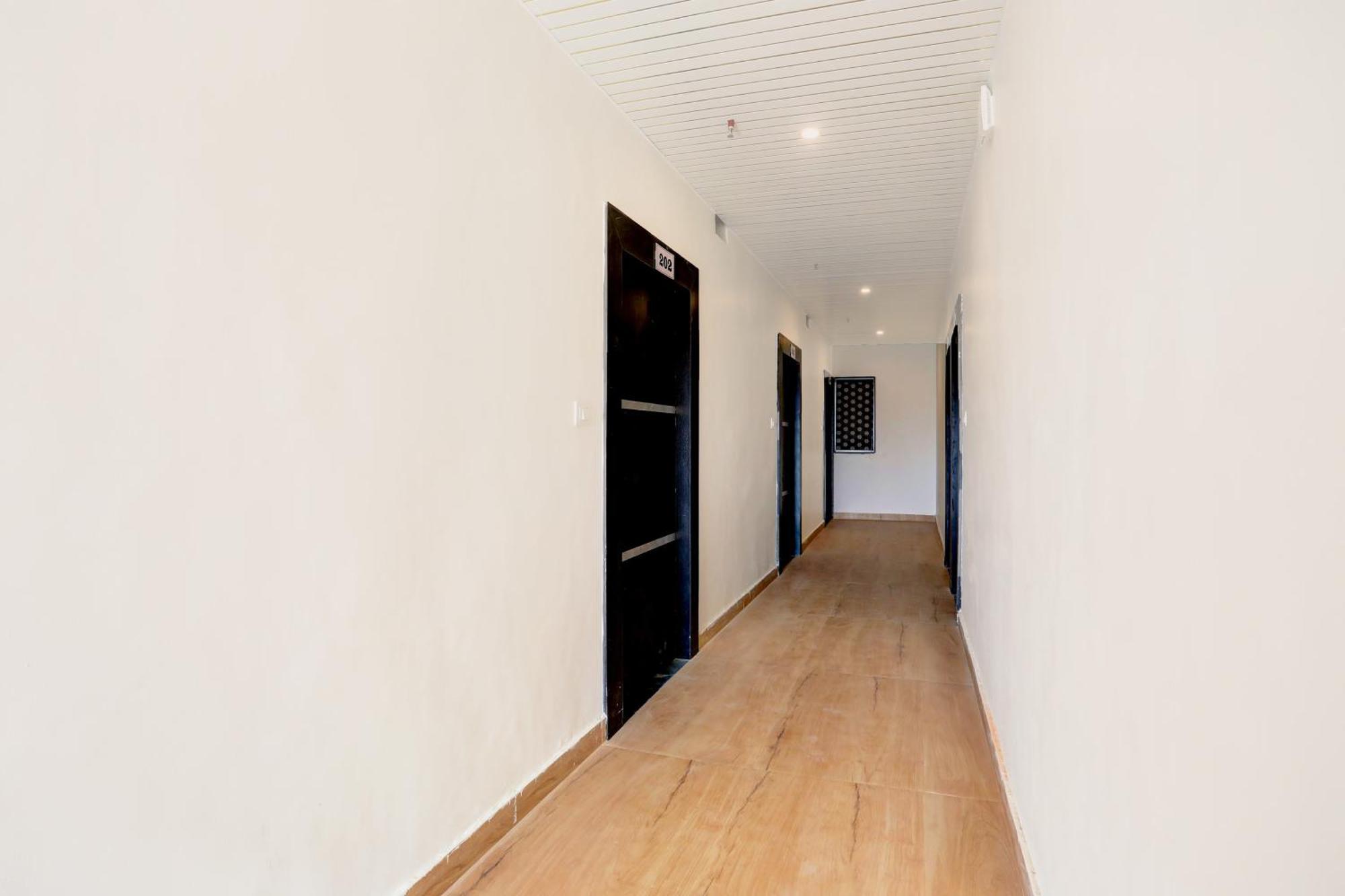 Hotel Super Townhouse Balua Road Pahadiya Varanasi Esterno foto