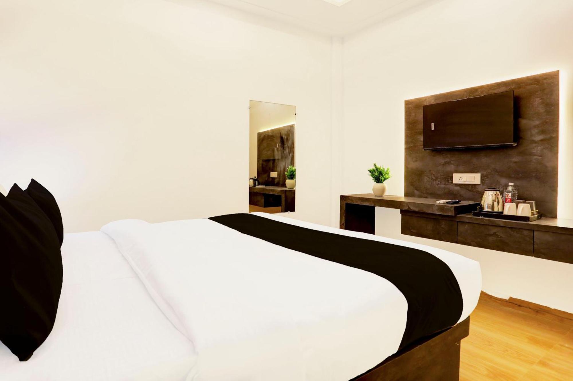Hotel Super Townhouse Balua Road Pahadiya Varanasi Esterno foto